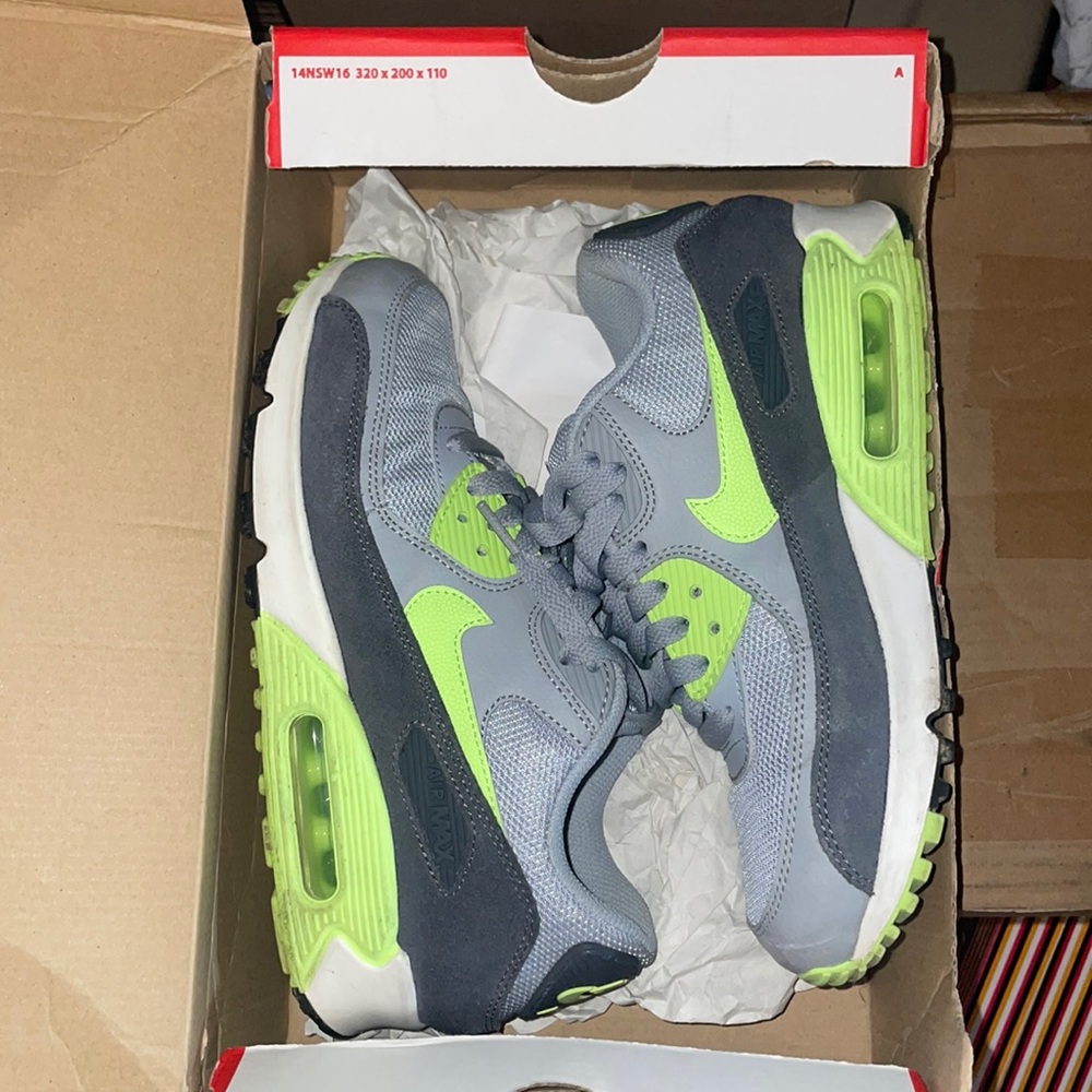 Great Pre💚Loved condition Nike Air Max 90 Essential